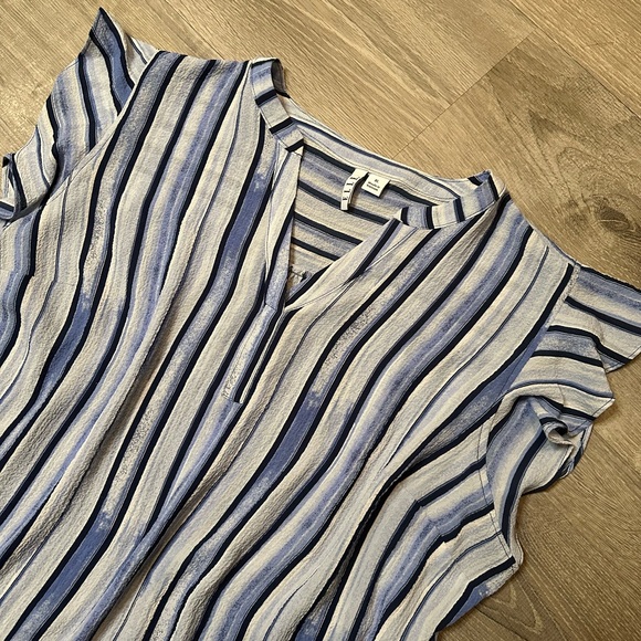 •ELLE• BLOUSE - Picture 6 of 7